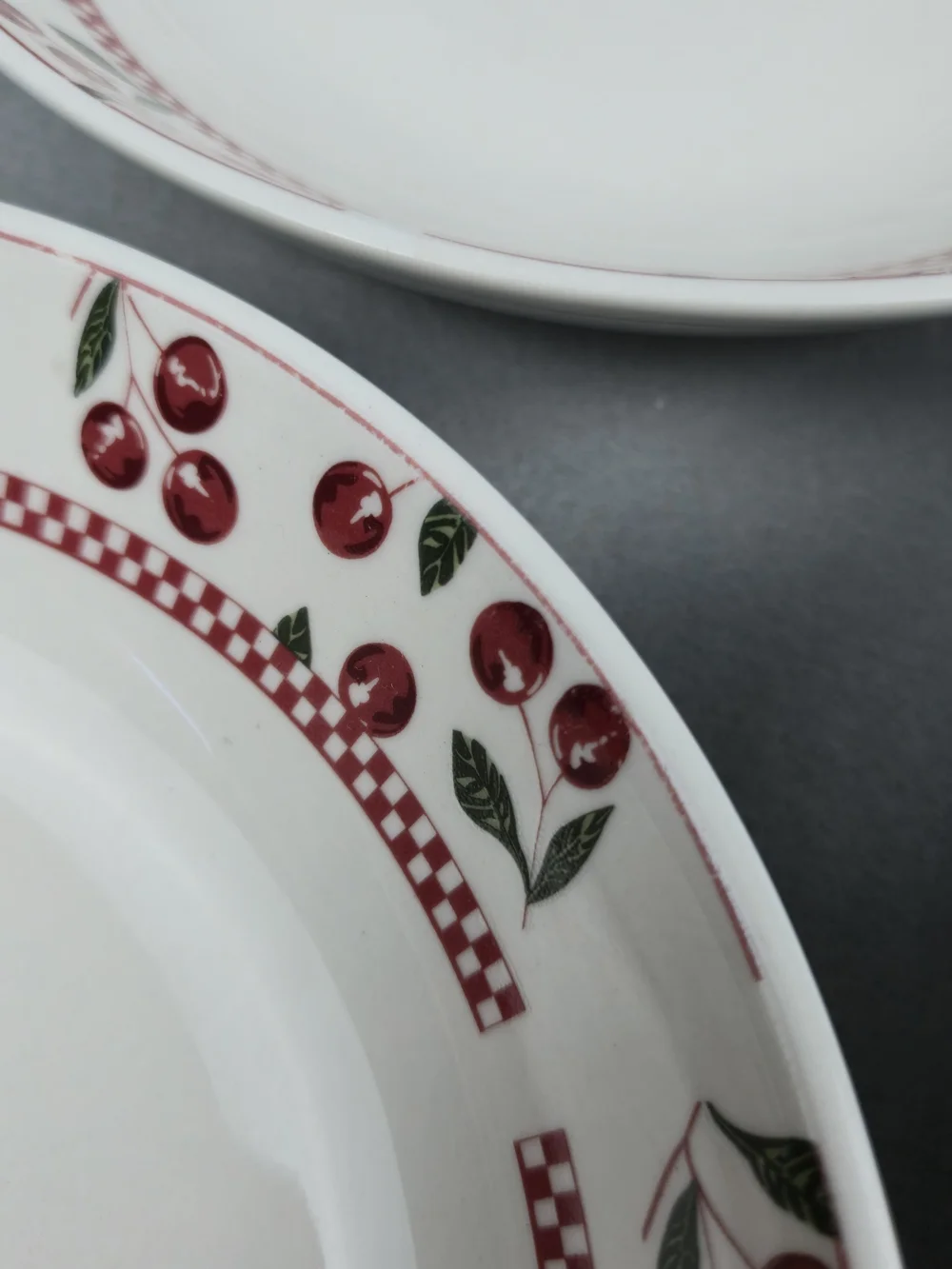 Oneida Majesticware Cherries Jubilee Bowls Set of 3